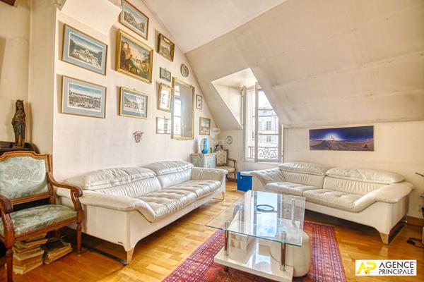 Versailles Notre-Dame Appartement duplex 5 pièces 138m² au sol situé au 3ème et 4ème étage (dernier) avec ascenseur et parking €1 095 000 ** - Référence 27446