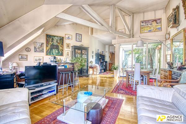 Versailles Notre-Dame Appartement duplex 5 pièces 138m² au sol situé au 3ème et 4ème étage (dernier) avec ascenseur et parking €1 095 000 ** - Référence 27446