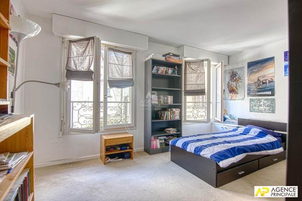 Versailles Notre-Dame Appartement duplex 5 pièces 138m² au sol situé au 3ème et 4ème étage (dernier) avec ascenseur et parking €1 095 000 ** - Référence 27446