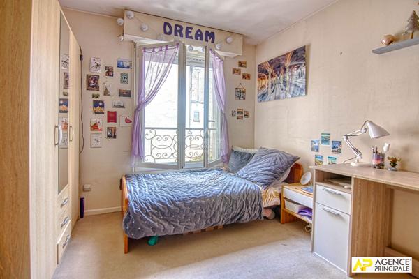 Versailles Notre-Dame Appartement duplex 5 pièces 138m² au sol situé au 3ème et 4ème étage (dernier) avec ascenseur et parking €1 095 000 ** - Référence 27446