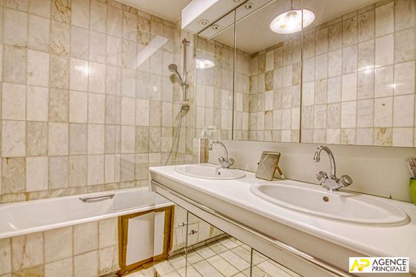 Versailles Notre-Dame Appartement duplex 5 pièces 138m² au sol situé au 3ème et 4ème étage (dernier) avec ascenseur et parking €1 095 000 ** - Référence 27446