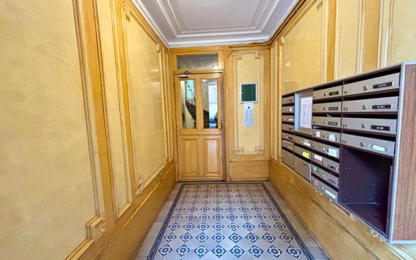 Appartement à vendre    3 pièces • 48,17 m2 Paris 18