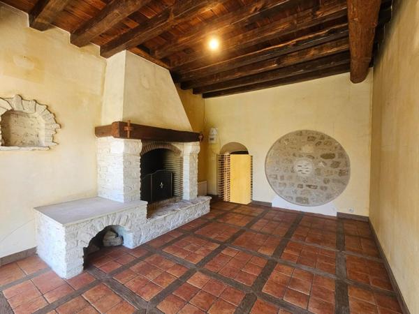 GASNY CENTRE – MAISON AVEC COUR ET DEPENDANCE