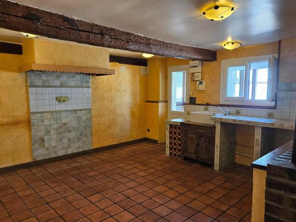 GASNY CENTRE – MAISON AVEC COUR ET DEPENDANCE