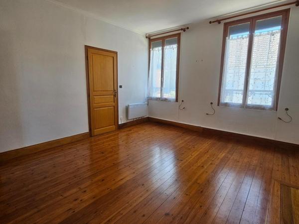 GASNY CENTRE – MAISON AVEC COUR ET DEPENDANCE