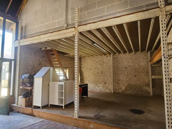 GASNY CENTRE – MAISON AVEC COUR ET DEPENDANCE