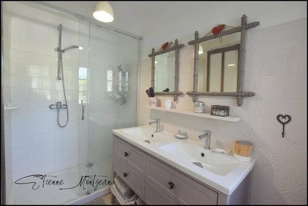 Maison en pierre 5 chambres, terrasse, garage.