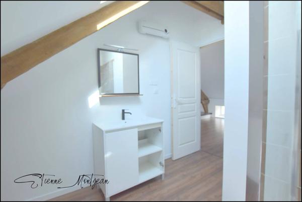 Maison en pierre 5 chambres, terrasse, garage.