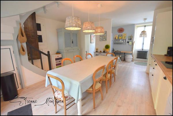 Maison en pierre 5 chambres, terrasse, garage.