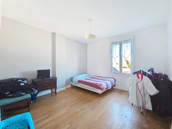 Vente                                                      Fonds de commerce
                        
                     10 pièces                      187 m2                     à Tergnier