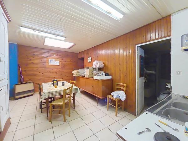 Vente                                                      Fonds de commerce
                        
                     10 pièces                      187 m2                     à Tergnier