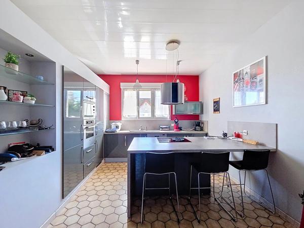 Vente                                                      Fonds de commerce
                        
                     10 pièces                      187 m2                     à Tergnier