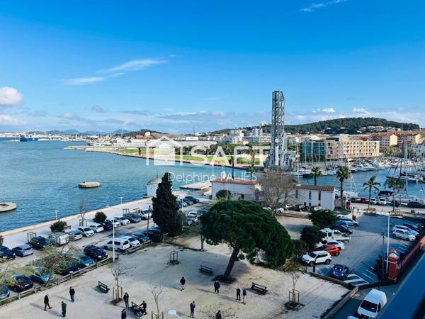 Dernier étage, vue mer panoramique et balnéo face à l’horizon – Investissement clé en main à La Seyne-sur-Mer.