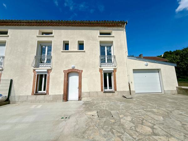 À VENDRE : MAISON ENTIÈREMENT RÉNOVÉE AVEC EXTÉRIEUR