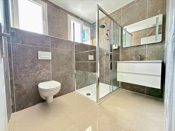 À VENDRE : MAISON ENTIÈREMENT RÉNOVÉE AVEC EXTÉRIEUR