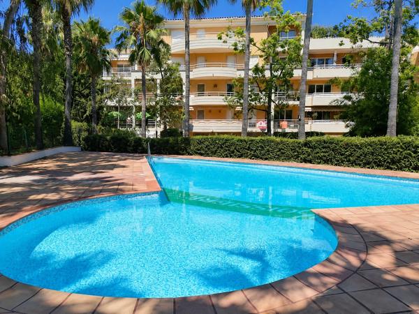CANNES LA BOCCA / LE CANNET – T2 AVEC GRANDE TERRASSE, PISCINE, PARKING & CAVE
