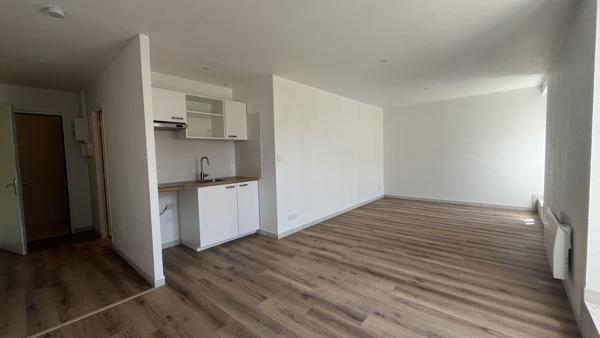 Studio
                                                                                                                                                                                                                                                                                                                        1 pièce(s)                                                                                                                                                                                                                                                                                                                              30  m²