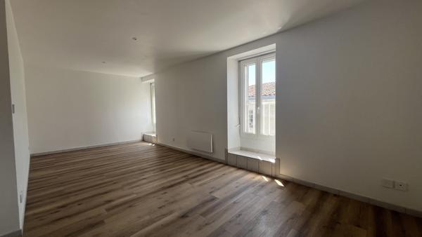 Studio
                                                                                                                                                                                                                                                                                                                        1 pièce(s)                                                                                                                                                                                                                                                                                                                              30  m²