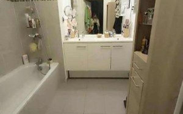 Appartement à vendre    3 pièces • 66 m2 Marseille 12