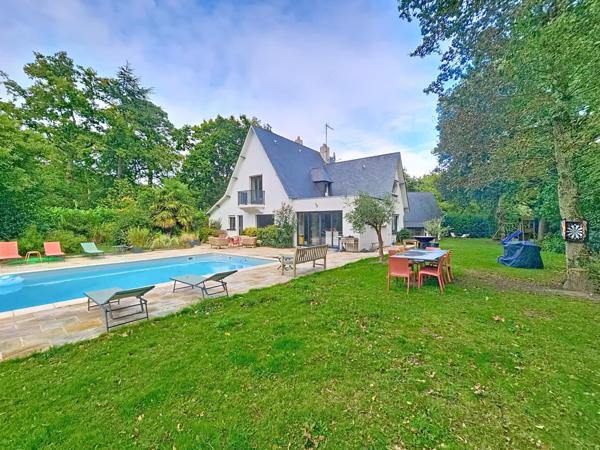 Très belle maison de cinq chambres avec piscine chauffée à quelques minutes du centre de La Baule