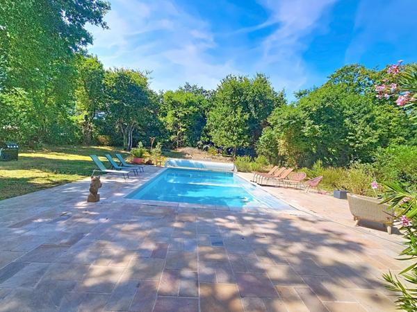 Très belle maison de cinq chambres avec piscine chauffée à quelques minutes du centre de La Baule
