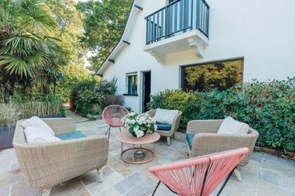 Très belle maison de cinq chambres avec piscine chauffée à quelques minutes du centre de La Baule