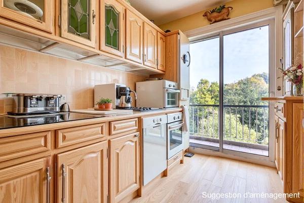 Appartement 92m², 3 chambres, balcons, stationnement