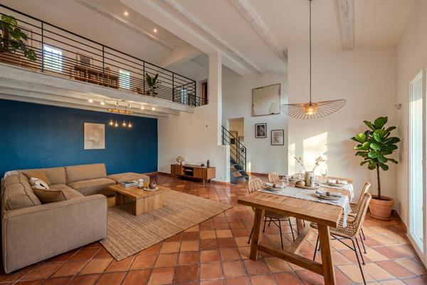 Maison sur les hauteurs avec vue panoramique