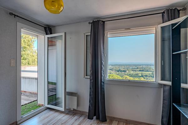 Maison sur les hauteurs avec vue panoramique