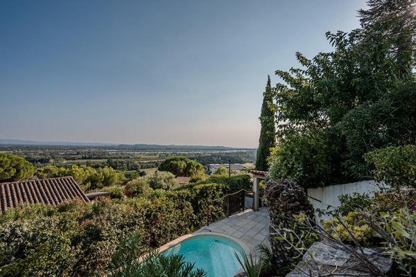 Maison sur les hauteurs avec vue panoramique