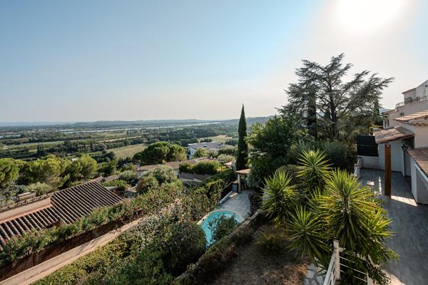 Maison sur les hauteurs avec vue panoramique