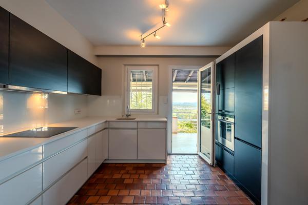Maison sur les hauteurs avec vue panoramique