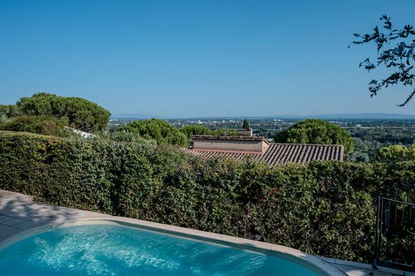 Maison sur les hauteurs avec vue panoramique