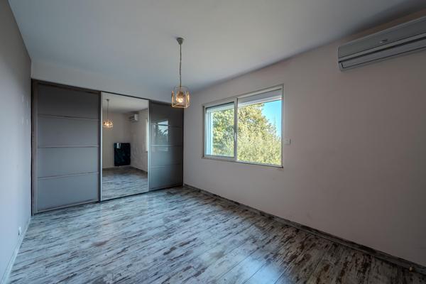 Maison sur les hauteurs avec vue panoramique
