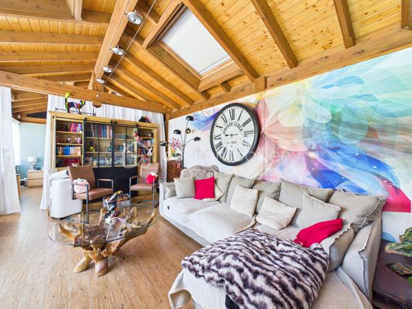 Découvrez cette superbe  maison de 146 m², nichée dans une impasse  paisible,  au   calme elle offre un cadre de vie agréable.
Un grand jardin  ! 

 Cette maison offres de nombreuses opportunités d’aménagement , Un double séjour lumineux , trois chambres, une cuisine équipée  
Une extension de 2010 viens   compléter le tout, ou  Il est possible d’imaginer de nombreux scénarios  comme une profession libérale,  une envie de garder les aînées proches de vous, un atelier d’artiste, un studio musical …. 


Proche de commerces, écoles et transports, vivez au rythme de la tranquillité à deux pas de la ville.

Pour toute information, contactez Julien Kevin. Une opportunité à saisir rapidement pour un confort de vie optimal !