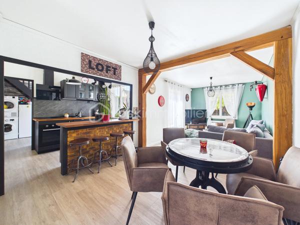Découvrez cette superbe  maison de 146 m², nichée dans une impasse  paisible,  au   calme elle offre un cadre de vie agréable.
Un grand jardin  ! 

 Cette maison offres de nombreuses opportunités d’aménagement , Un double séjour lumineux , trois chambres, une cuisine équipée  
Une extension de 2010 viens   compléter le tout, ou  Il est possible d’imaginer de nombreux scénarios  comme une profession libérale,  une envie de garder les aînées proches de vous, un atelier d’artiste, un studio musical …. 


Proche de commerces, écoles et transports, vivez au rythme de la tranquillité à deux pas de la ville.

Pour toute information, contactez Julien Kevin. Une opportunité à saisir rapidement pour un confort de vie optimal !
