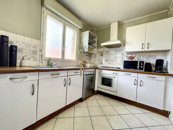 A vendre maison louée avec 3 chambres, un garage et une place de parking