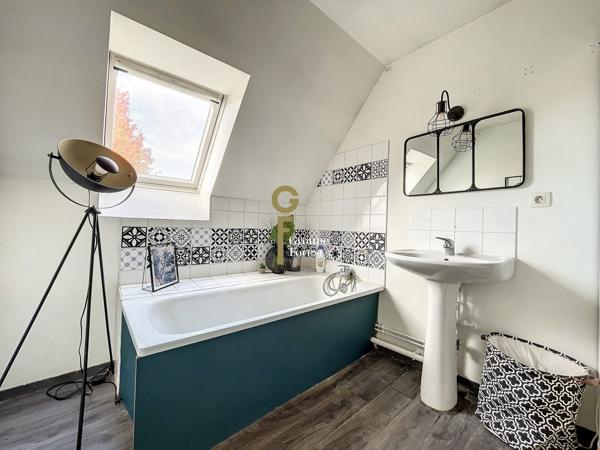 A vendre maison louée avec 3 chambres, un garage et une place de parking