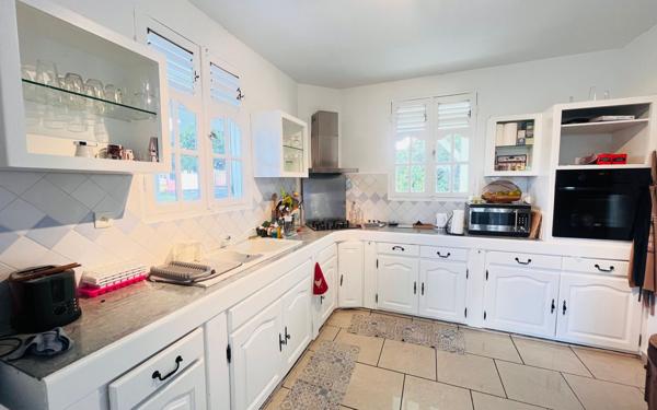 Immeuble à vendre    16 pièces •  Sainte-Anne