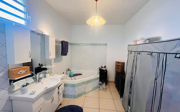 Immeuble à vendre    16 pièces •  Sainte-Anne