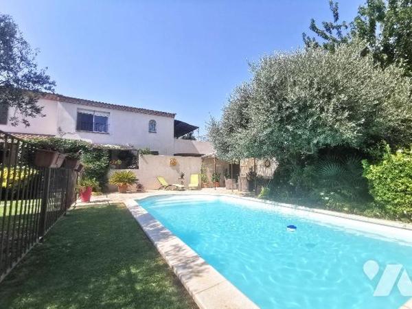 MOURIES à deux pas de la colline, 
Jolie maison de 145m² sur un terrain de 1000m² clos et pays...