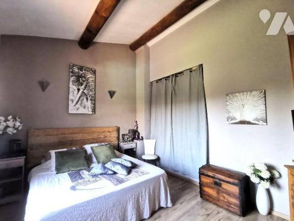 MOURIES à deux pas de la colline, 
Jolie maison de 145m² sur un terrain de 1000m² clos et pays...