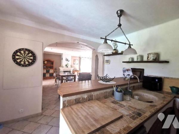 MOURIES à deux pas de la colline, 
Jolie maison de 145m² sur un terrain de 1000m² clos et pays...