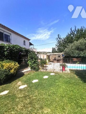 MOURIES à deux pas de la colline, 
Jolie maison de 145m² sur un terrain de 1000m² clos et pays...