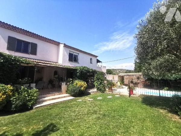 MOURIES à deux pas de la colline, 
Jolie maison de 145m² sur un terrain de 1000m² clos et pays...