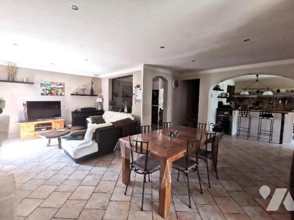 MOURIES à deux pas de la colline, 
Jolie maison de 145m² sur un terrain de 1000m² clos et pays...