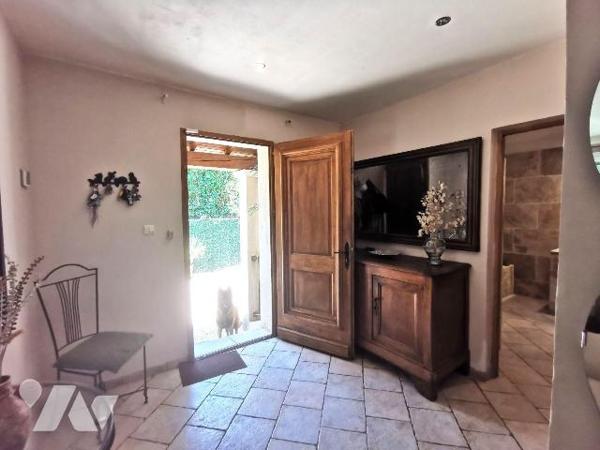 MOURIES à deux pas de la colline, 
Jolie maison de 145m² sur un terrain de 1000m² clos et pays...