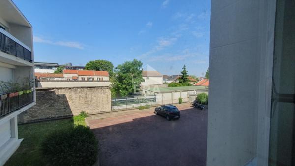 Studio avec  parking - LA VARENNE - LES MURIERS