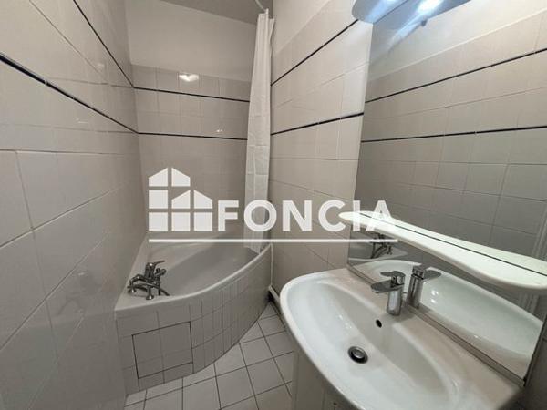 Location Appartement 3 pièces 55.36 m² - 5 RUE GUSTAVE COURBET Paris 75116