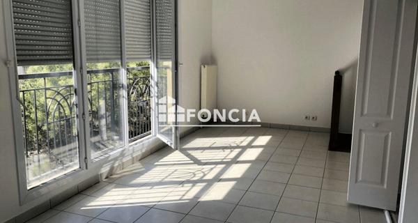 Location Appartement 3 pièces 51.74 m² - Courbevoie 92400
